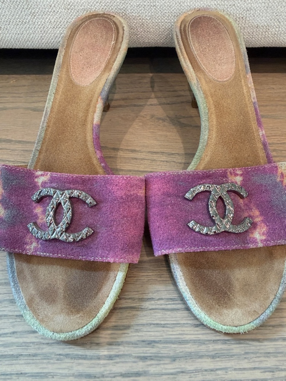 Chanel Purple Tie-Dye Suede Slide Sandals with Crystal CC - Picture 3 of 13